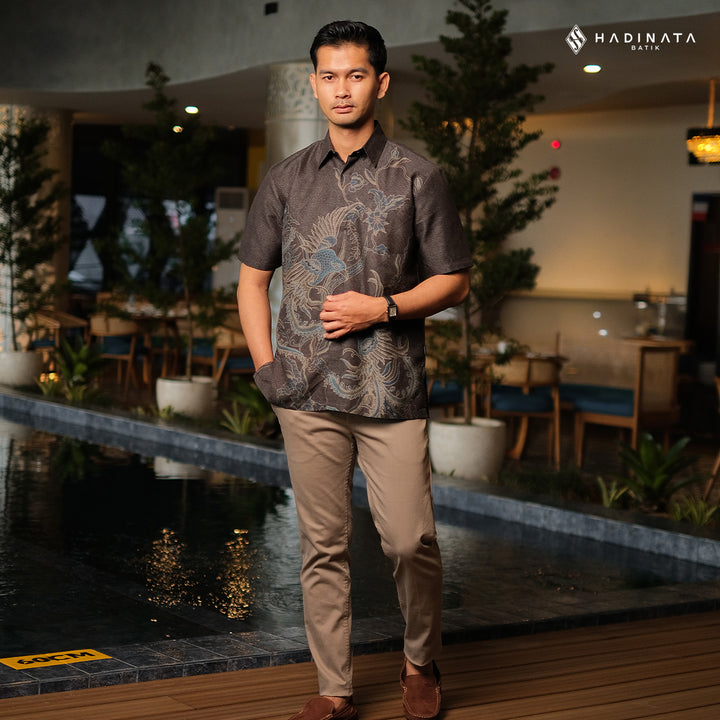 Hadinata Batik Premium Kemeja Batik Pria Lengan Pendek Furing Dobby Garudeya Brown