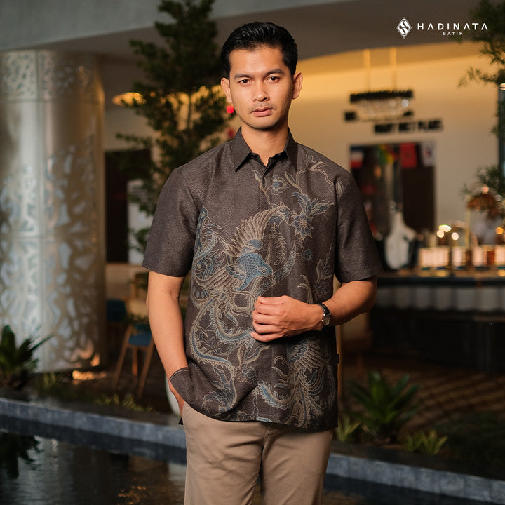 Hadinata Batik Premium Kemeja Batik Pria Lengan Pendek Furing Dobby Garudeya Brown