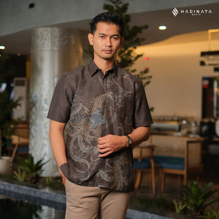 Hadinata Batik Premium Kemeja Batik Pria Lengan Pendek Furing Dobby Garudeya Brown