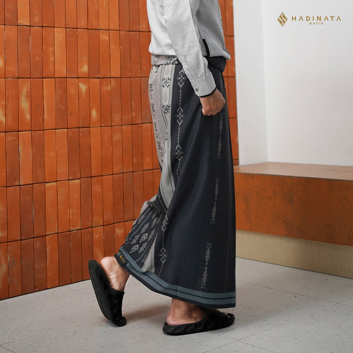 Hadinata Batik Sarung Saskara Black