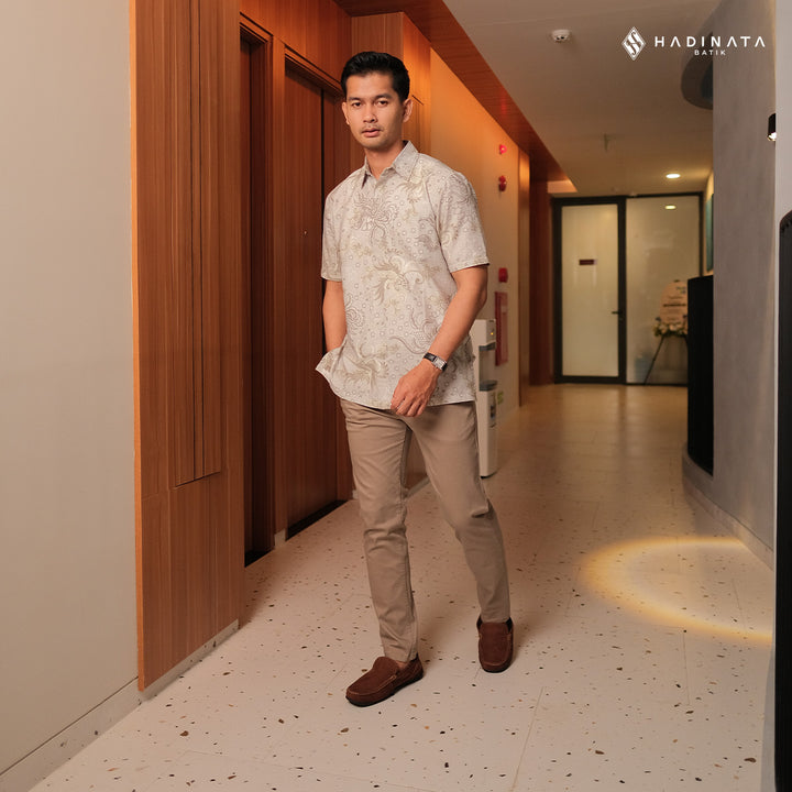 Hadinata Batik Premium Kemeja Batik Pria Lengan Pendek Superfine Sukmara Cream