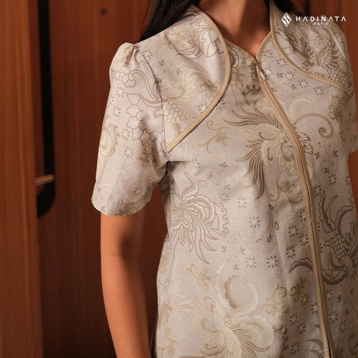 Hadinata Batik Premium Blouse Batik Wanita Lengan Pendek Superfine Sukmara Cream