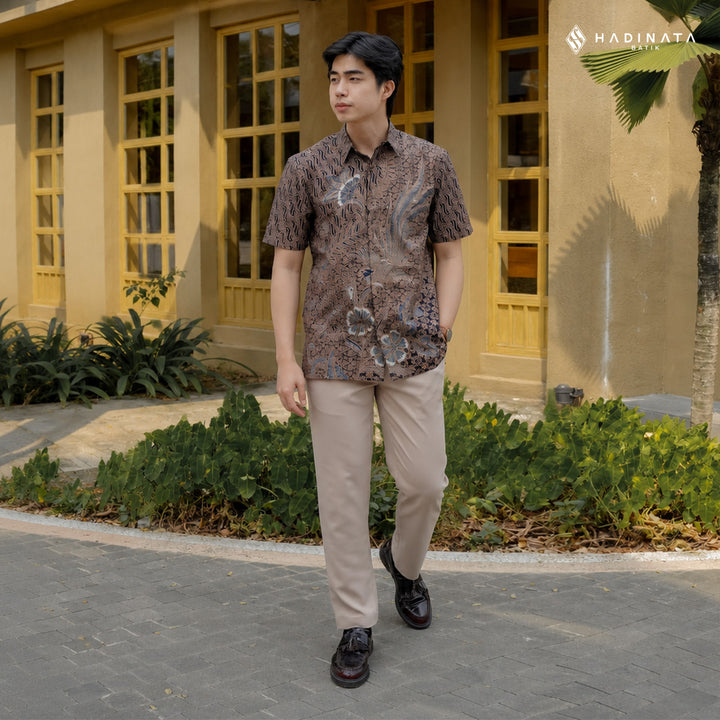 Hadinata Batik Premium Kemeja Batik Pria Lengan Pendek Superfine Akandra Brown