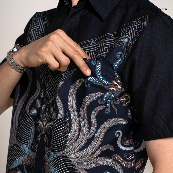 Hadinata Batik Premium Kemeja Batik Pria Lengan Pendek Superfine Himaira Navy