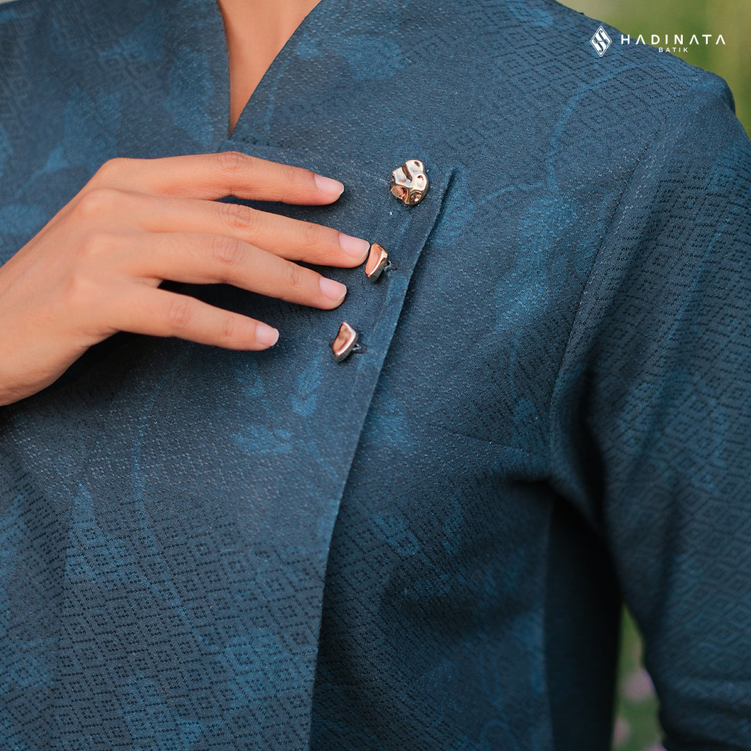 Hadinata Batik Wanita Premium Kebaya Dobby Lengan Panjang Lir Sasmita Navy