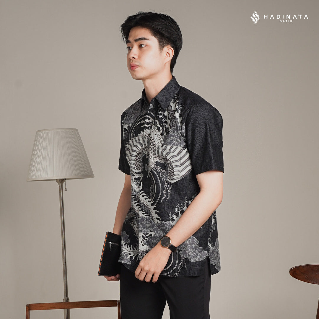 Hadinata Batik Premium Kemeja Batik Pria Lengan Pendek Superfine Bhawana Black