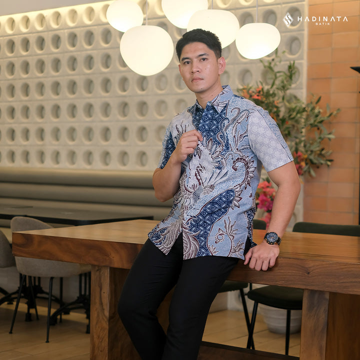 Hadinata Batik Premium Kemeja Batik Pria Lengan Pendek Superfine Bhumi Paksi Blue