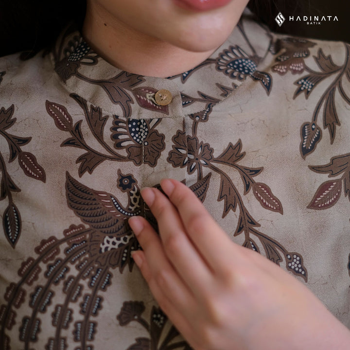 Hadinata Batik Premium Blouse Batik Wanita Lengan Pendek Superfine Wihangga Brown