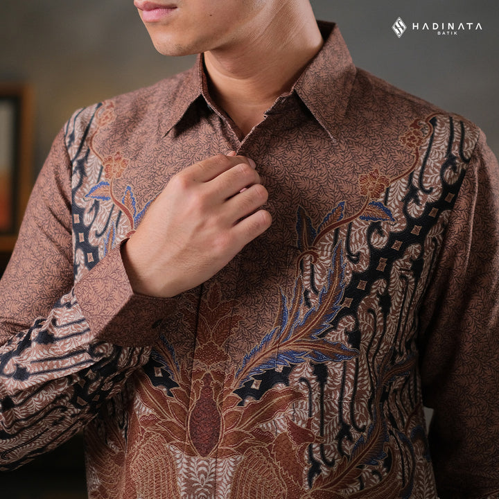 Hadinata Batik Premium Kemeja Batik Pria Lengan Panjang Dobby Furing Gulzar Brown