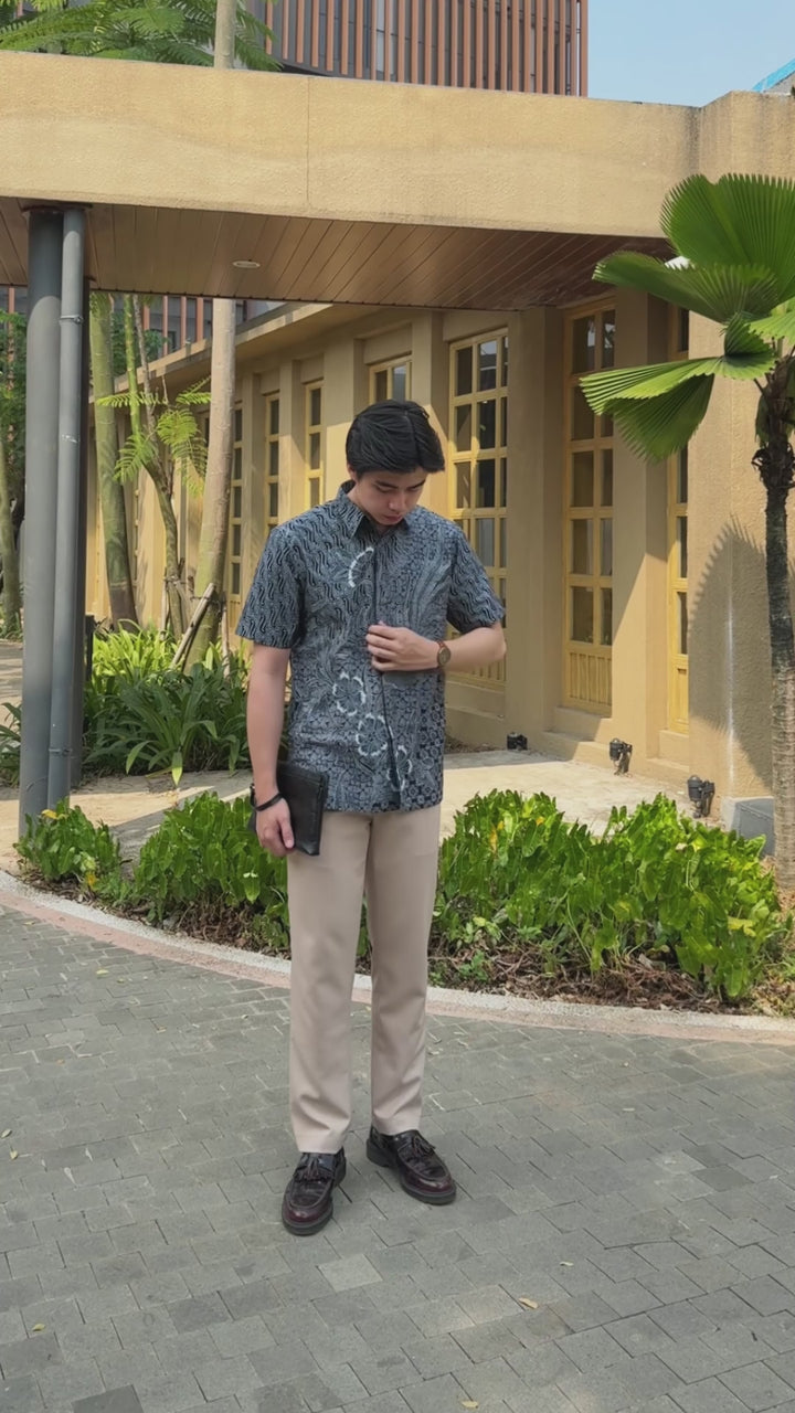 Hadinata Batik Premium Kemeja Batik Pria Lengan Pendek Superfine Akandra Black