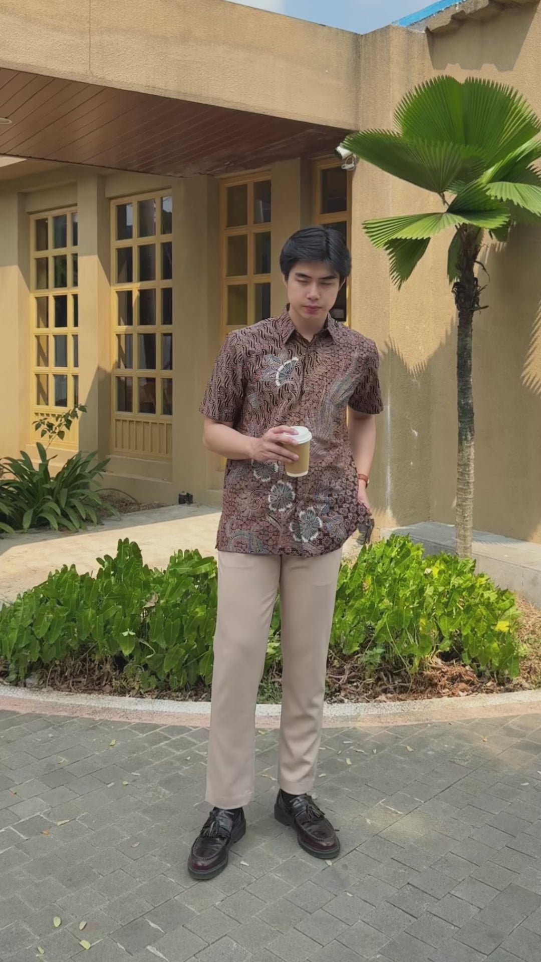 Hadinata Batik Premium Kemeja Batik Pria Lengan Pendek Superfine Akandra Brown