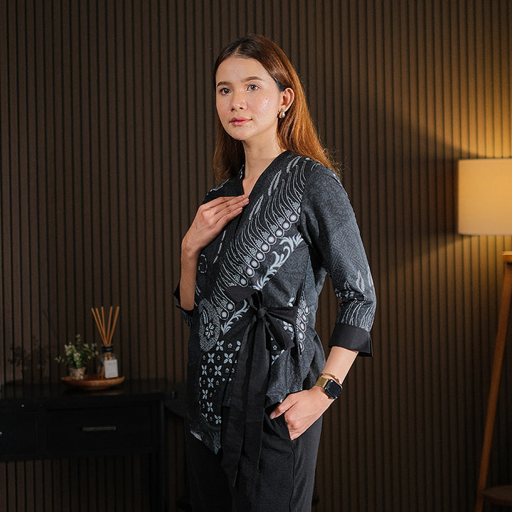 Hadinata Batik Premium Blouse Batik Wanita Lengan Panjang Superfine Deswan Black