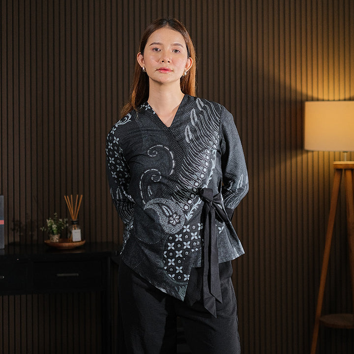 Hadinata Batik Premium Blouse Batik Wanita Lengan Panjang Superfine Deswan Black