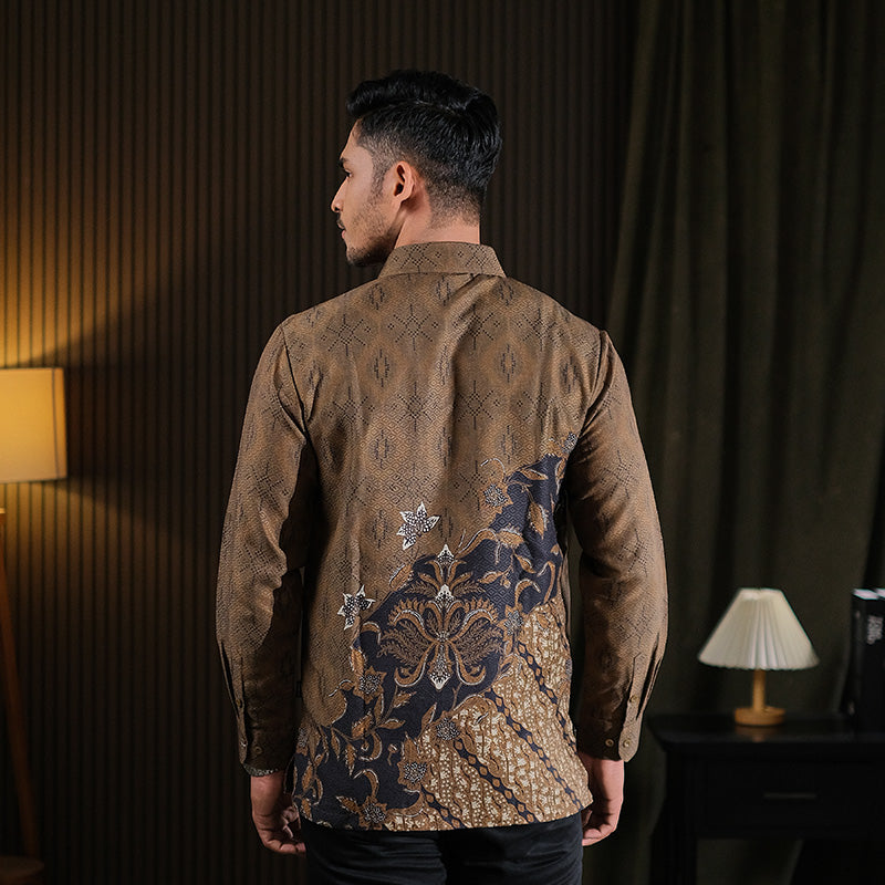 Hadinata Batik Premium Kemeja Batik Pria Lengan Panjang Dobby Furing Vardhana Brown