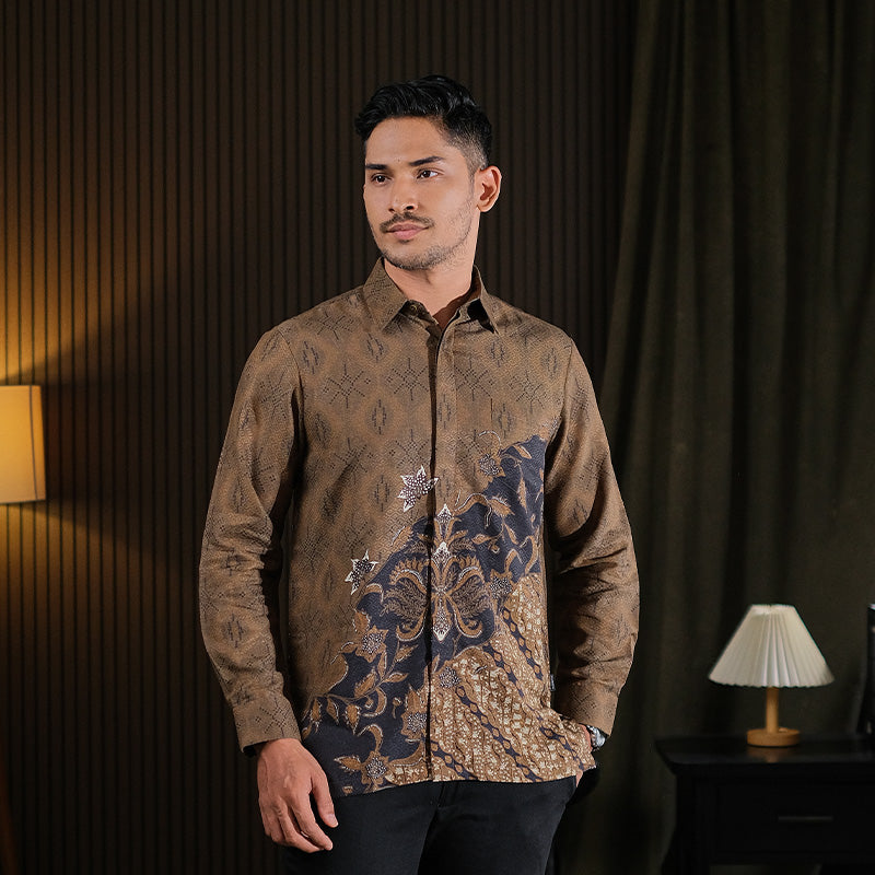 Hadinata Batik Premium Kemeja Batik Pria Lengan Panjang Dobby Furing Vardhana Brown