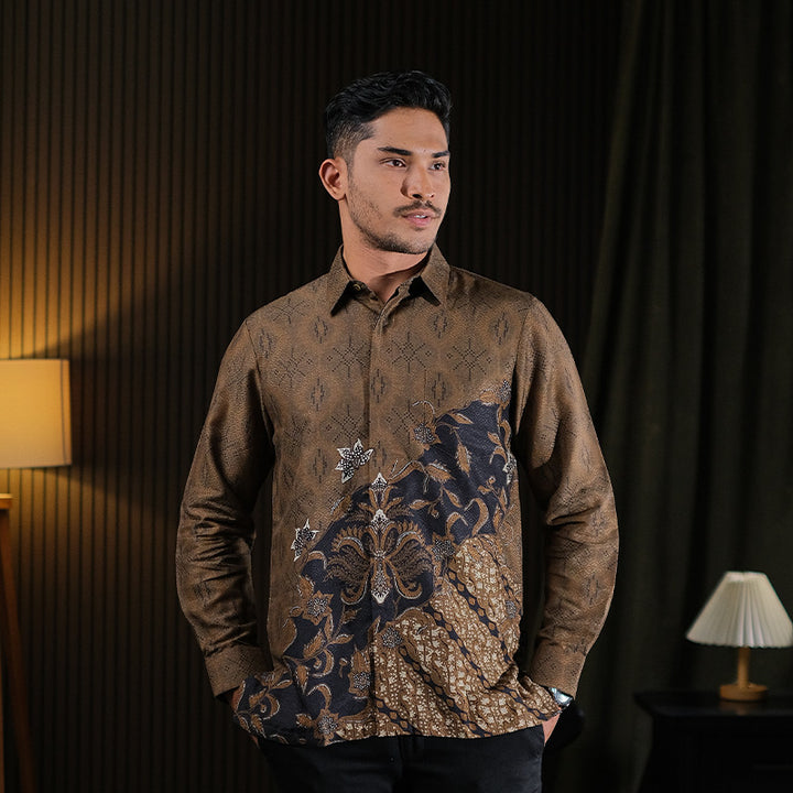Hadinata Batik Premium Kemeja Batik Pria Lengan Panjang Dobby Furing Vardhana Brown