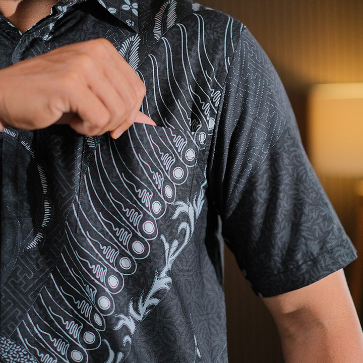 Hadinata Batik Premium Kemeja Batik Pria Lengan Pendek Superfine Deswan Black