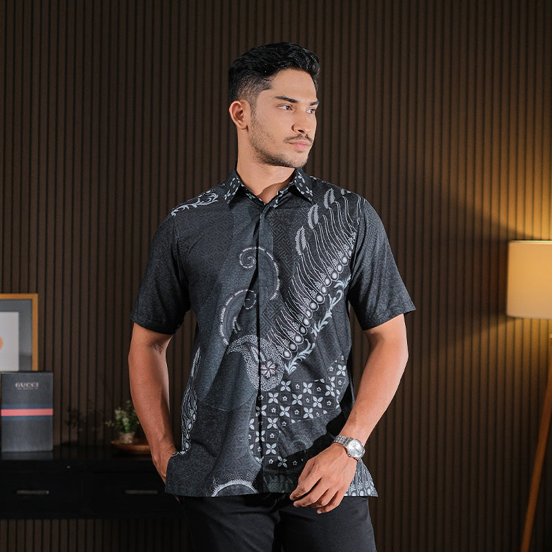 Hadinata Batik Premium Kemeja Batik Pria Lengan Pendek Superfine Deswan Black