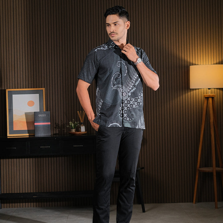 Hadinata Batik Premium Kemeja Batik Pria Lengan Pendek Superfine Deswan Black